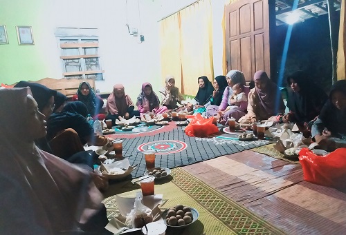 Pembelajaran Fikih Perempuan oleh Mahasiswa KKN UAI Tuban Disambut Positif Warga Desa Ngarum