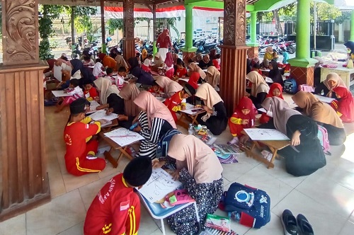Semarak HUT 79 RI di Desa Kanten, Mahasiswa UAI Tuban Gelar Lomba Kreativitas