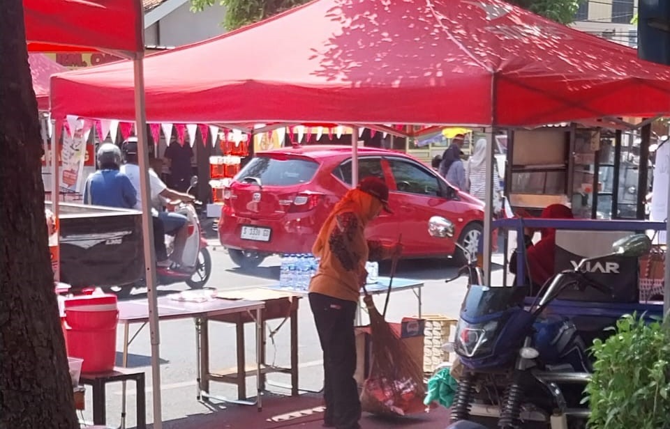 Gladiator Kota: Seorang Pemenang yang Tak Terlihat yang Diam Menjaga Kota Kotor dan Puing