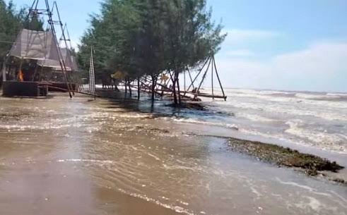 Pasang Air Laut Maksimum Ancam Wilayah Pesisir Surabaya hingga Tuban
