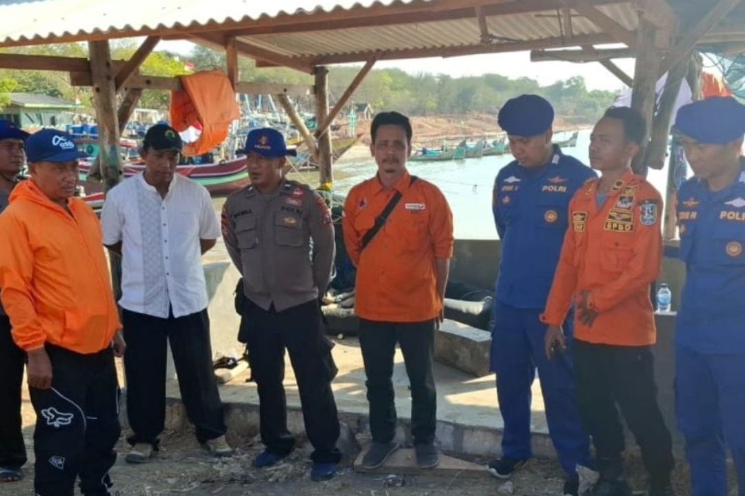 Tim SAR Gabungan Lakukan Pencarian Juru Arus Hilang di Laut Tuban