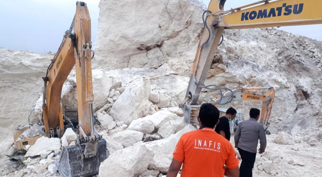 Dua Operator Alat Berat Tewas Tertimpa Longsoran di Tambang Batu Kapur Tuban