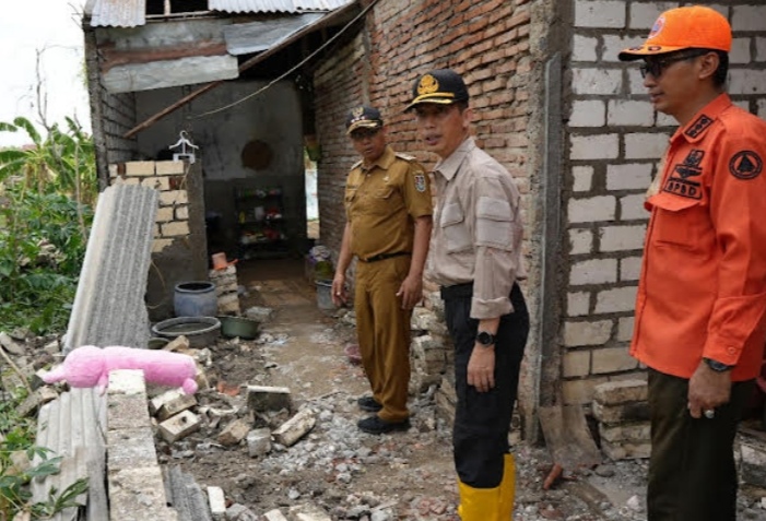 Angin Puting Beliung Terjang Permukiman di Tuban, 99 Rumah Rusak