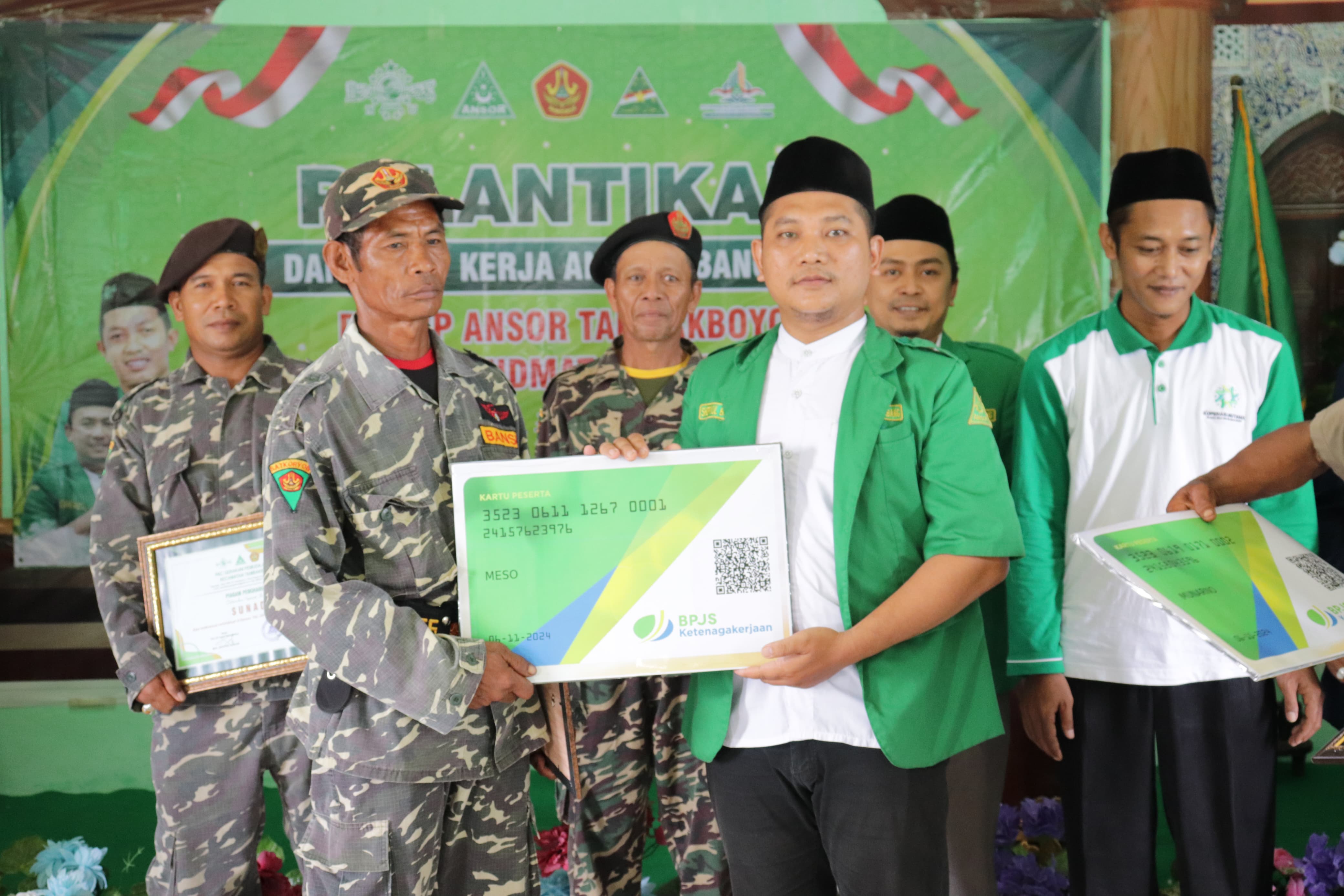 Pengurus PAC GP Ansor Tambakboyo Tuban Dilantik, Kader Banser Usia Senja Diberi BPJS