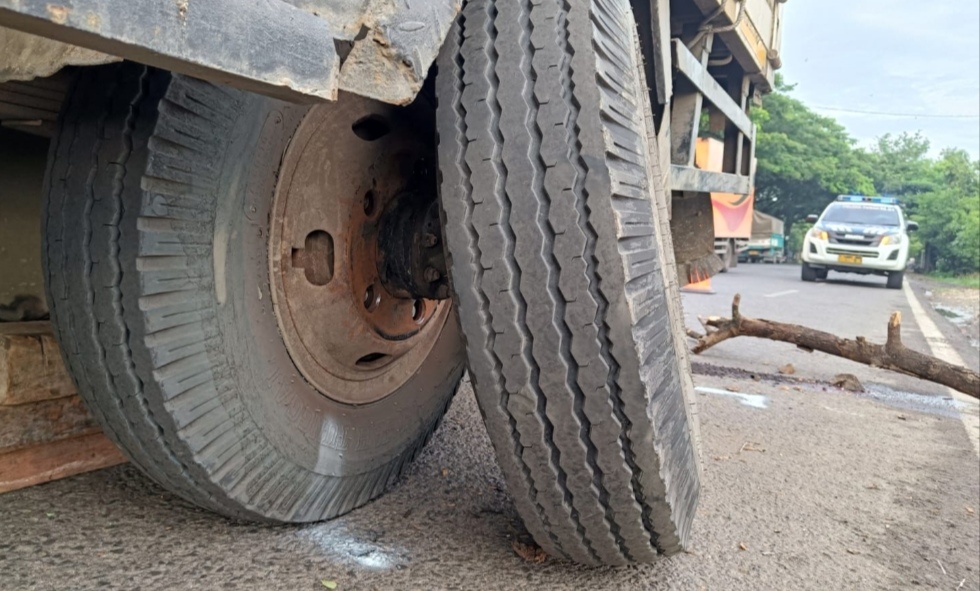 Dua Pemuda Lamongan Tewas di Jalan Tuban Usai Tabrak Truk Parkir
