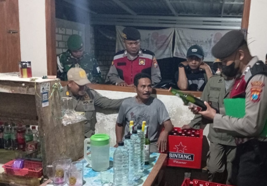 Tindak Tegas! Petugas Gabungan Razia Minuman Keras dan Penyewaan Skuter di Tuban
