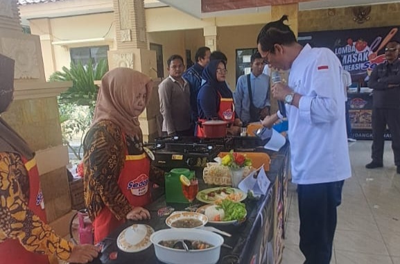 Seru! Warga Kelurahan Karang Tuban Unjuk Kebolehan dalam Lomba Memasak