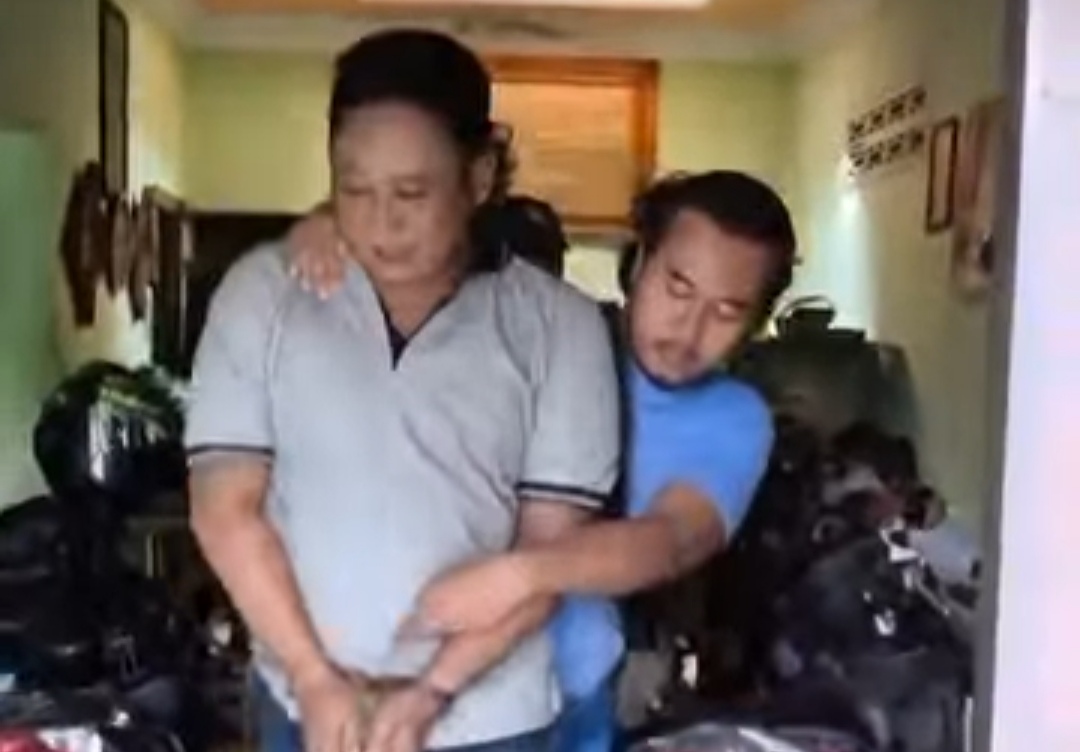 Preman Jualan Stiker Rp300 Ribu ke Sopir Truk, Endingnya Dijemput Polisi