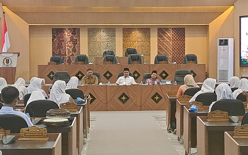 Santri Ash Shomadiyah Tuban Belajar Politik Sehat Lewat Kunjungan ke DPRD