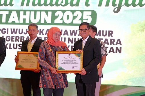Khofifah Indar Parawansa Anugerahi Penghargaan Industri Hijau Terbaik...