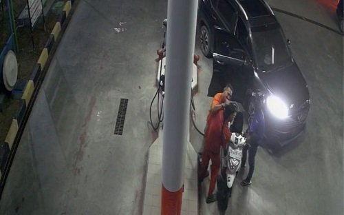 Oknum Staf Kecamatan Parengan Diduga Aniaya Karyawan SPBU,...