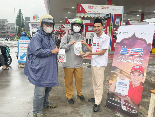 MyPertamina Berbagi Ramadan, Bagikan Takjil Gratis di Jaringan...