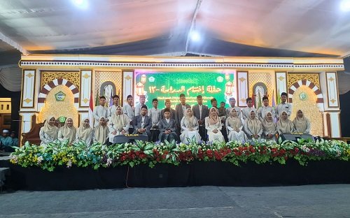 Al-Hikmah Kukuhkan 100 Santri Dalam Haflah Ikhtitam Ad...