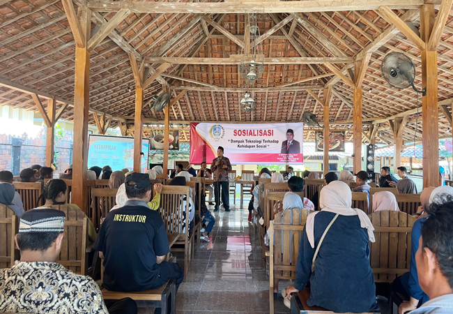 Anggota DPRD Jatim Budiono Terus Masifkan Sosialisasi Dampak...