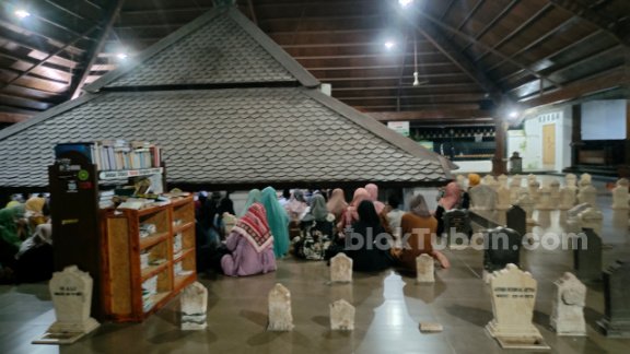 Jelang Ramadan, Peziarah Padati Makam Sunan Bonang Tuban