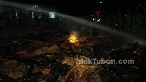 Akibat Bediang, Kandang Sapi di Tuban  Mengalami Kebakaran