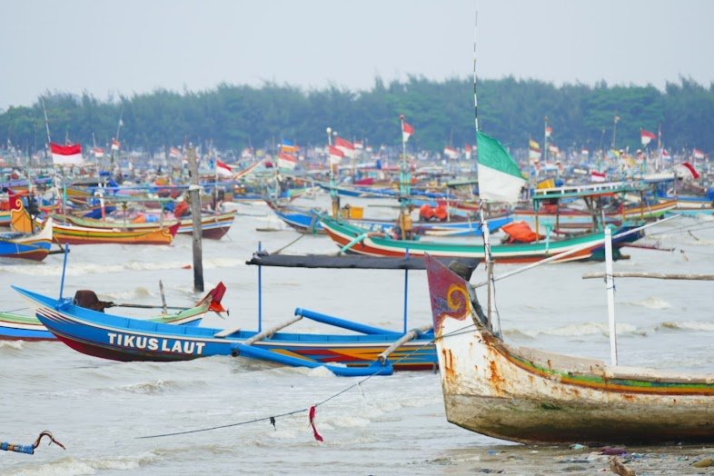 Cerah Berawan di Tuban, Gelombang Laut Aman pada 16 Juni 2024