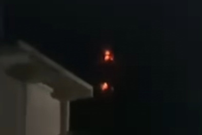 Waspada Hujan Petir, Pohon Siwalan di Tuban Terbakar Akibat Sambaran Petir