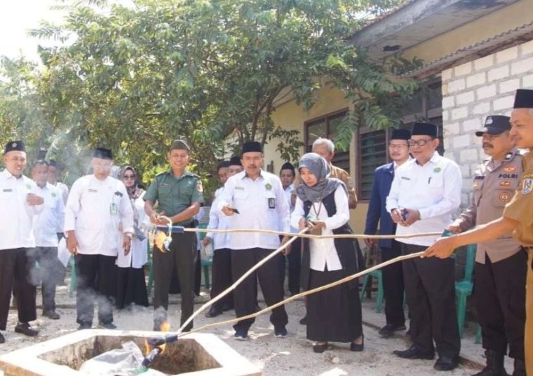 2.250 Buku Nikah Usang di Tuban Dibakar
