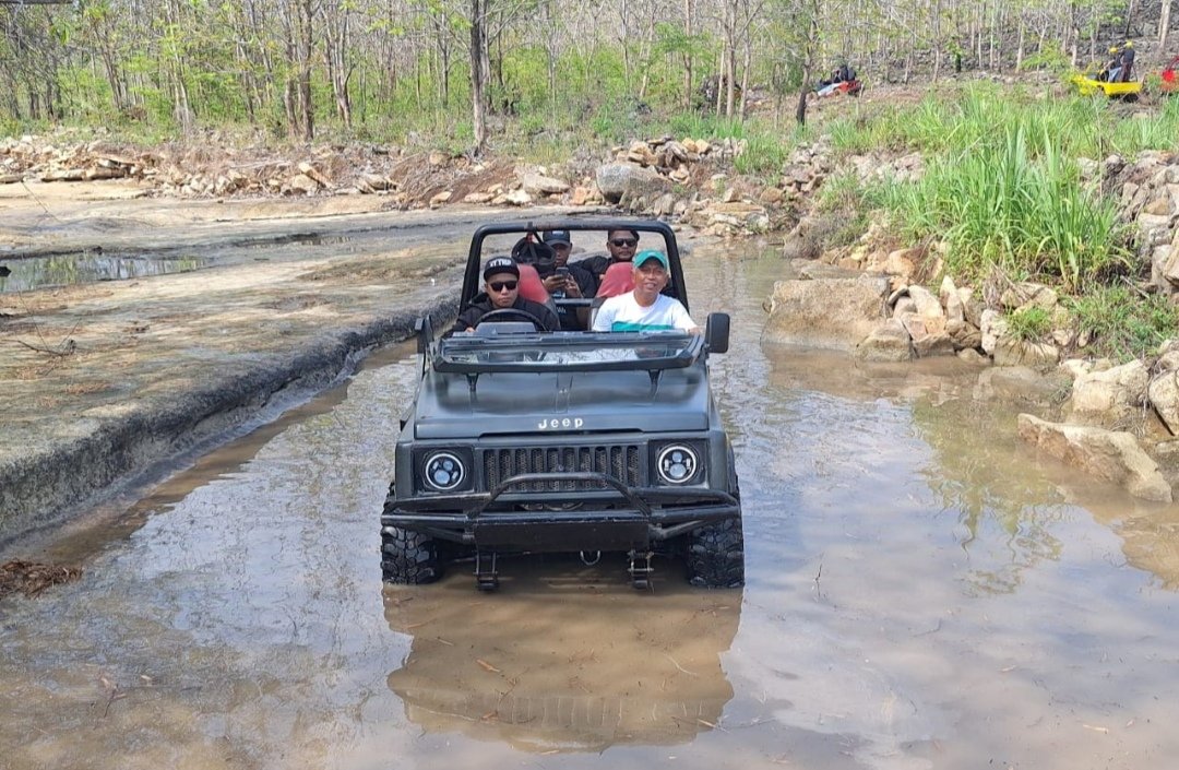 Serunya Wisata Jeep Pindul, DPRD Tuban dan Wartawan Berpetualang di Tengah Alam