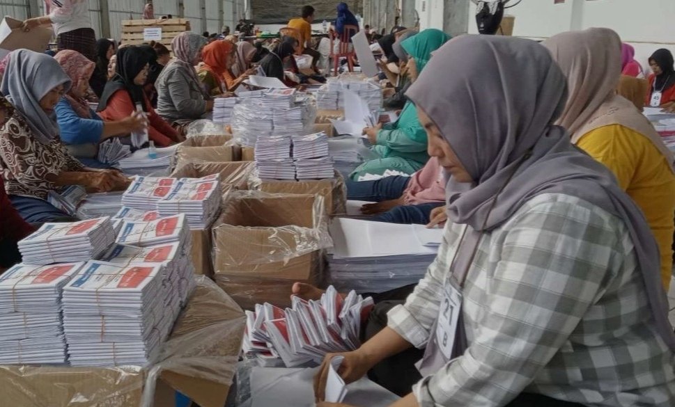 Sisa Empat Hari, 350 Petugas Kerahkan Tenaga untuk Selesaikan Pelipatan Surat Suara Pilkada Tuban