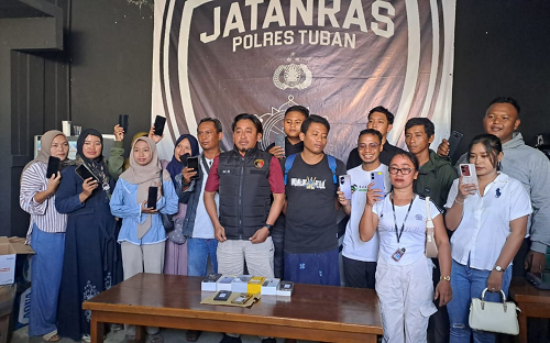 Belasan HP Bodong Dikembalikan Polisi ke Pemilik Resminya