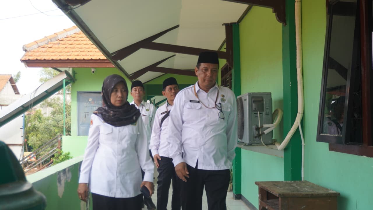 Kepala Kemenag Tuban Pantau Langsung Tes Kompetensi Akademik di MAN 1 Tuban