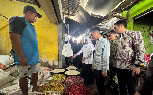 Kunjungi Tuban, Wapres Tinjau Proyek Industri hingga Pasar Rakyat